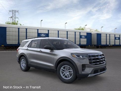 New 2026 Ford Explorer Active RWD image 7