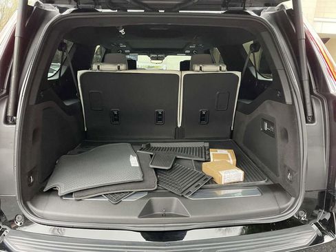 Certified 2025 Cadillac Escalade ESV Sport Platinum image 11