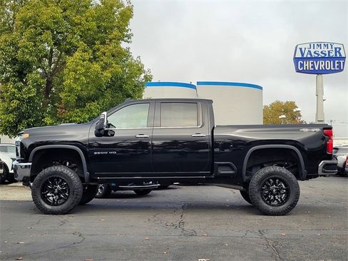 Used 2020 Chevrolet Silverado 3500 LTZ w/ LTZ Convenience Package image 9