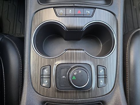 Used 2023 GMC Acadia SLT w/ Elevation Edition FWD image 19