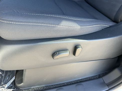 Used 2023 Nissan Frontier SV w/ SV Convenience Package image 16