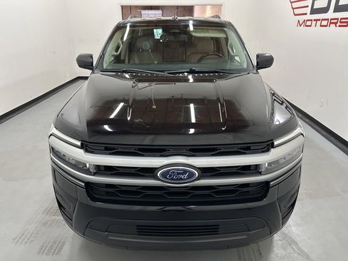 Used 2023 Ford Expedition Max XLT image 3