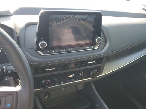 Certified 2025 Nissan Rogue SV image 25