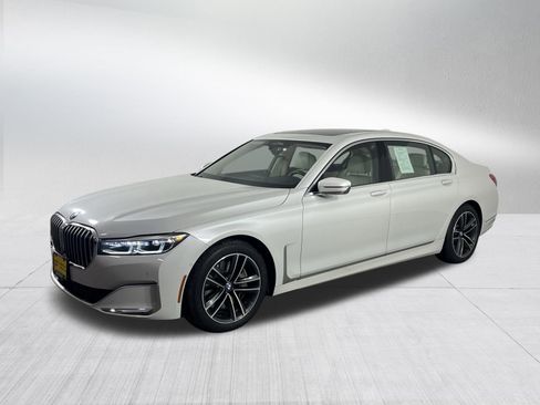 Used 2022 BMW 750i xDrive w/ Luxury Rear Seating Package image 3