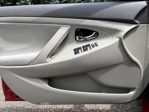 Used 2011 Toyota Camry LE FWD image 6