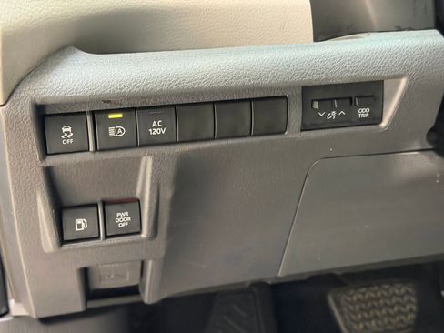 Used 2021 Toyota Sienna XLE w/ XLE Plus Package image 26