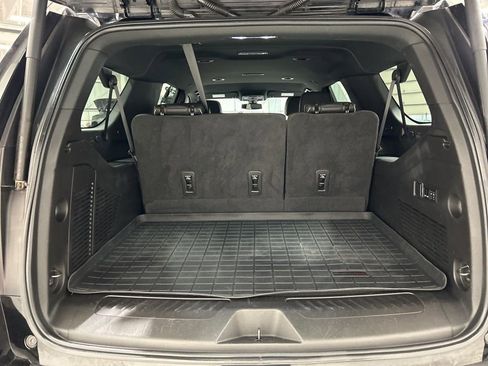 Used 2022 GMC Yukon XL SLT image 32