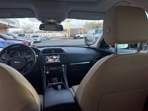 Used 2018 Jaguar F-PACE Premium image 24