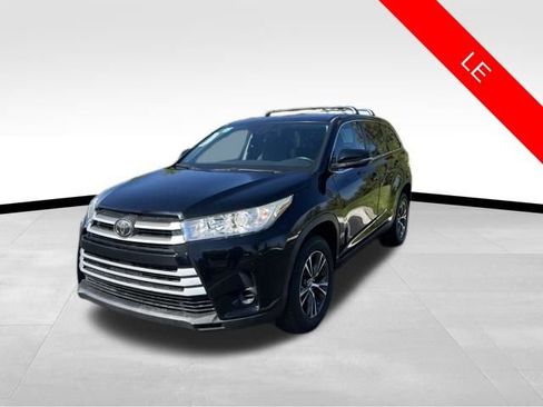 Used 2019 Toyota Highlander LE FWD image 3