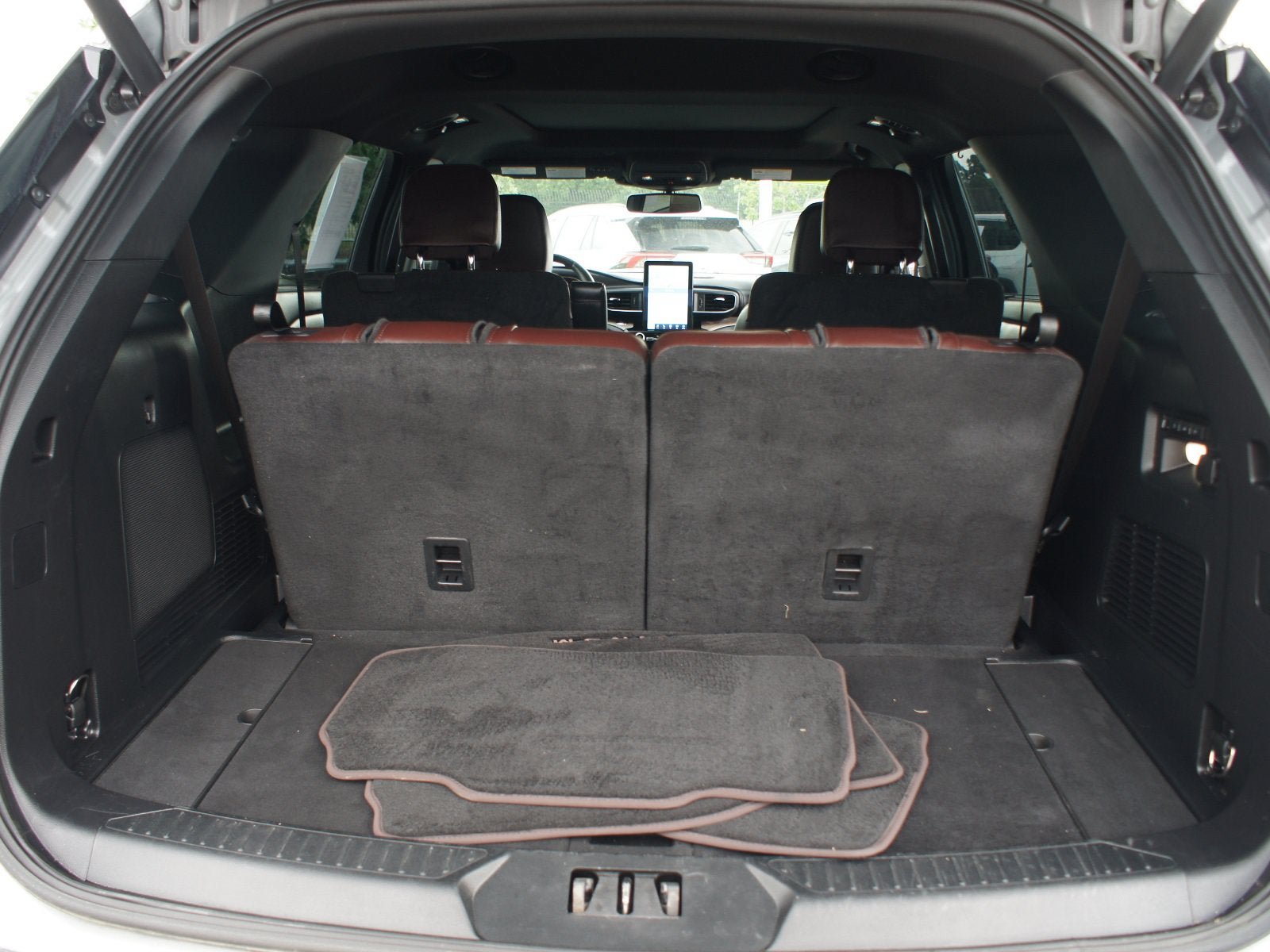 Used 2022 Ford Explorer Platinum w/ Equipment Group 601A AWD/4WD image 19