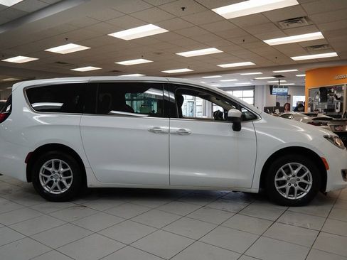 Used 2017 Chrysler Pacifica Touring Plus image 16