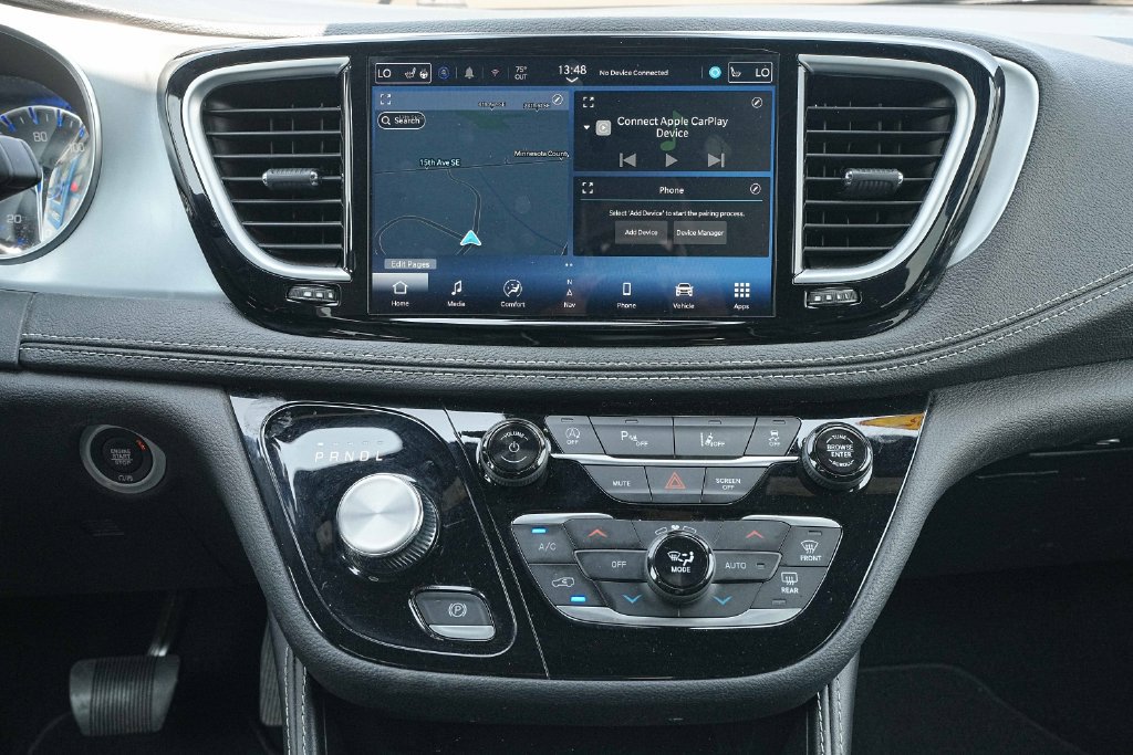 Used 2025 Chrysler Pacifica Limited FWD image 30
