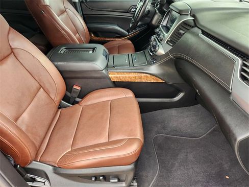 Used 2019 Chevrolet Suburban Premier w/ Premier Plus Edition image 14