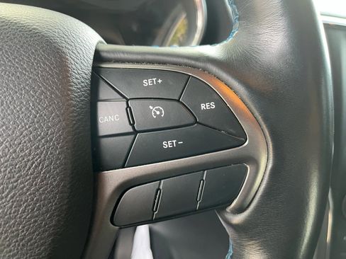 Used 2019 Jeep Grand Cherokee Laredo image 31