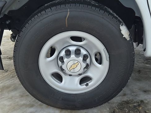 Used 2025 Chevrolet Express 2500 w/ Driver Convenience Package image 12