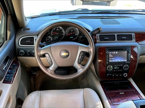 Used 2014 Chevrolet Suburban LTZ image 5