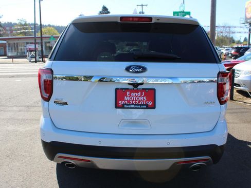 Used 2017 Ford Explorer XLT image 5