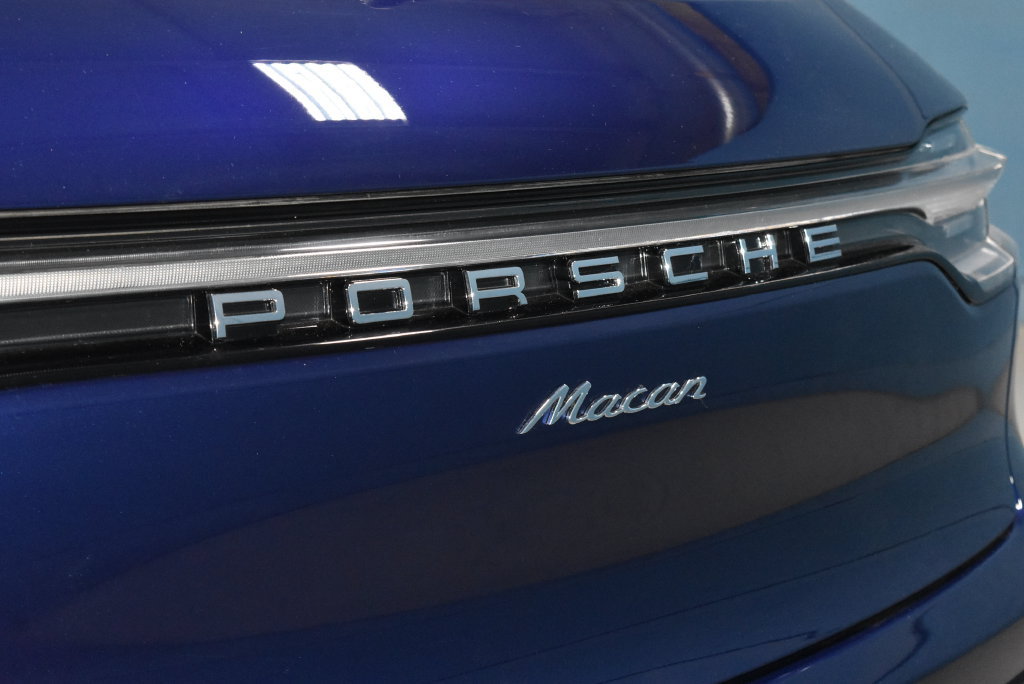 Used 2026 Porsche Macan AWD/4WD image 32