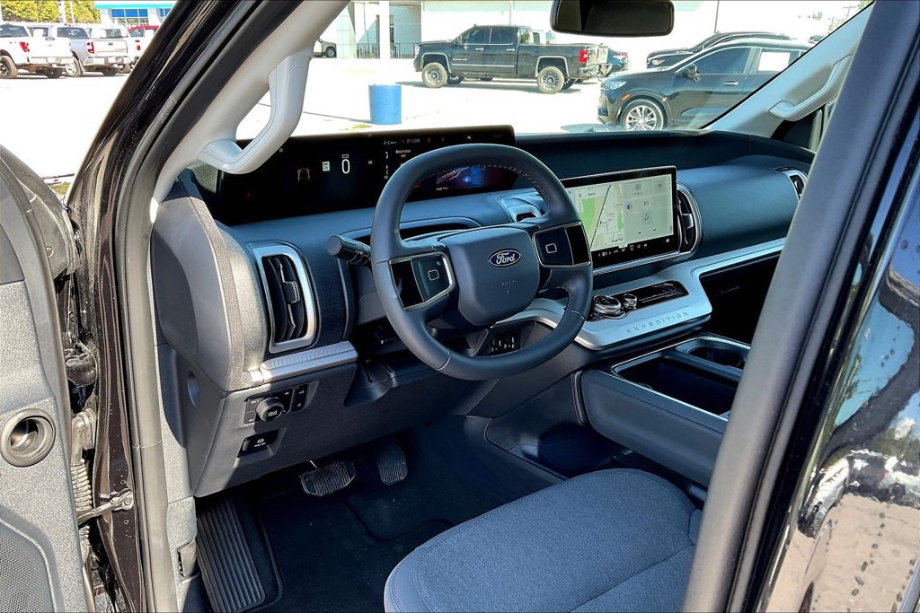 Used 2026 Ford Expedition Active AWD/4WD image 24