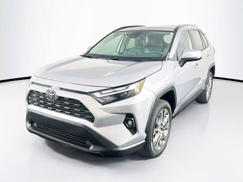 Used 2023 Toyota RAV4 XLE Premium FWD image 3