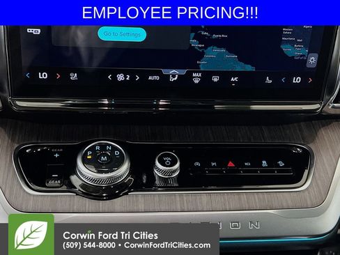 New 2026 Ford Expedition Max Platinum w/ Platinum Ultimate Package AWD/4WD image 9