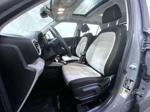 Used 2023 Hyundai Venue SEL image 11