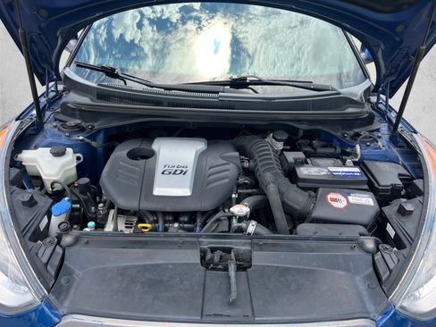 Used 2017 Hyundai Veloster Turbo FWD image 29