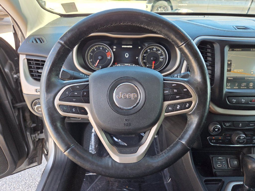 Used 2017 Jeep Cherokee Limited w/ Technology Group FWD image 33