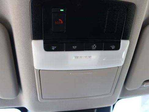 Used 2023 Nissan Rogue SV image 15