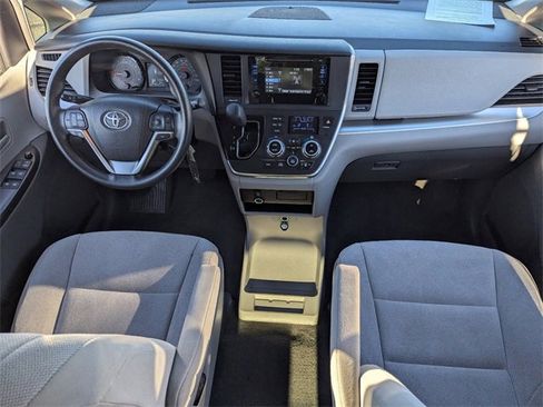 Used 2016 Toyota Sienna L image 14