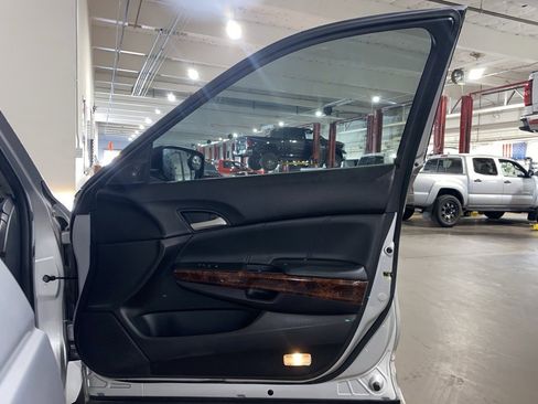 Used 2012 Honda Crosstour EX-L image 12