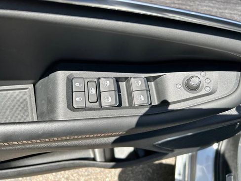 Used 2025 Jeep Grand Cherokee L Overland w/ Advanced Protech Group III image 13