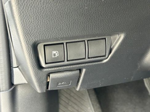 Used 2025 Toyota Prius XLE FWD image 25