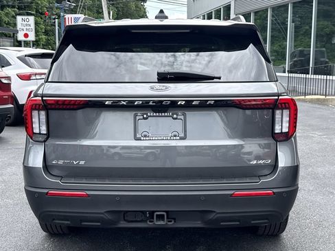 Used 2025 Ford Explorer Active AWD/4WD image 4
