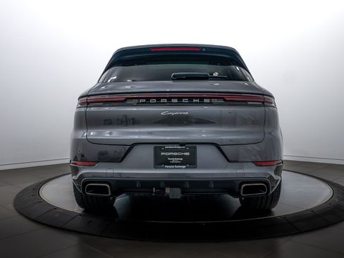 Certified 2025 Porsche Cayenne image 6