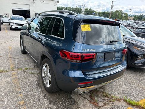 Used 2021 Mercedes-Benz GLB 250 4MATIC w/ Premium Package image 2