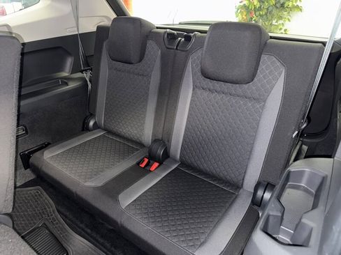 Used 2020 Volkswagen Tiguan S image 21