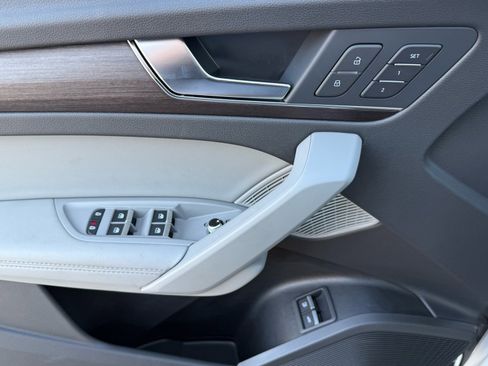 Used 2024 Audi Q5 e Premium Plus w/ Premium Plus Package image 43
