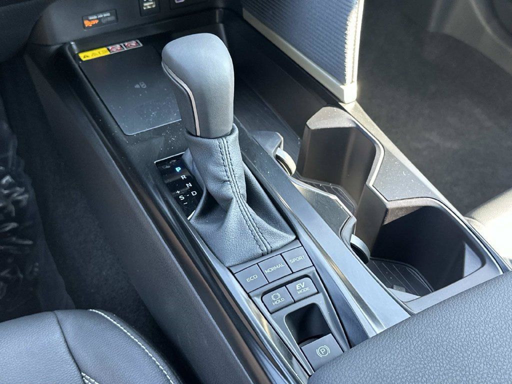 Used 2026 Toyota Camry SE FWD image 39