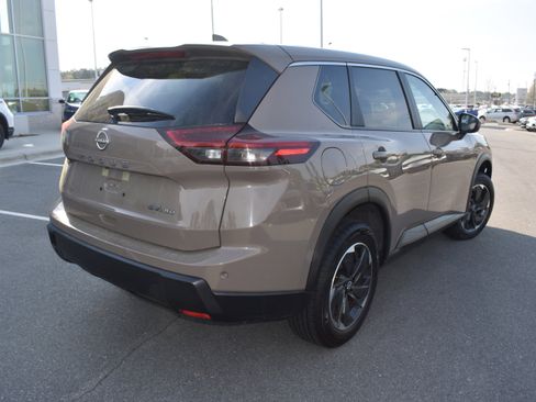Used 2024 Nissan Rogue SV image 9