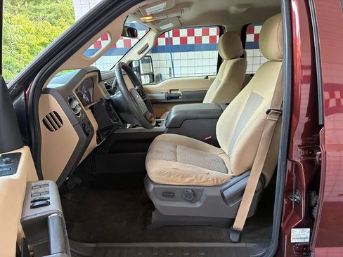 Used 2016 Ford F250 XLT w/ XLT Premium Package AWD/4WD image 9