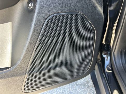 Used 2018 Jeep Cherokee Limited w/ Technology Group image 18