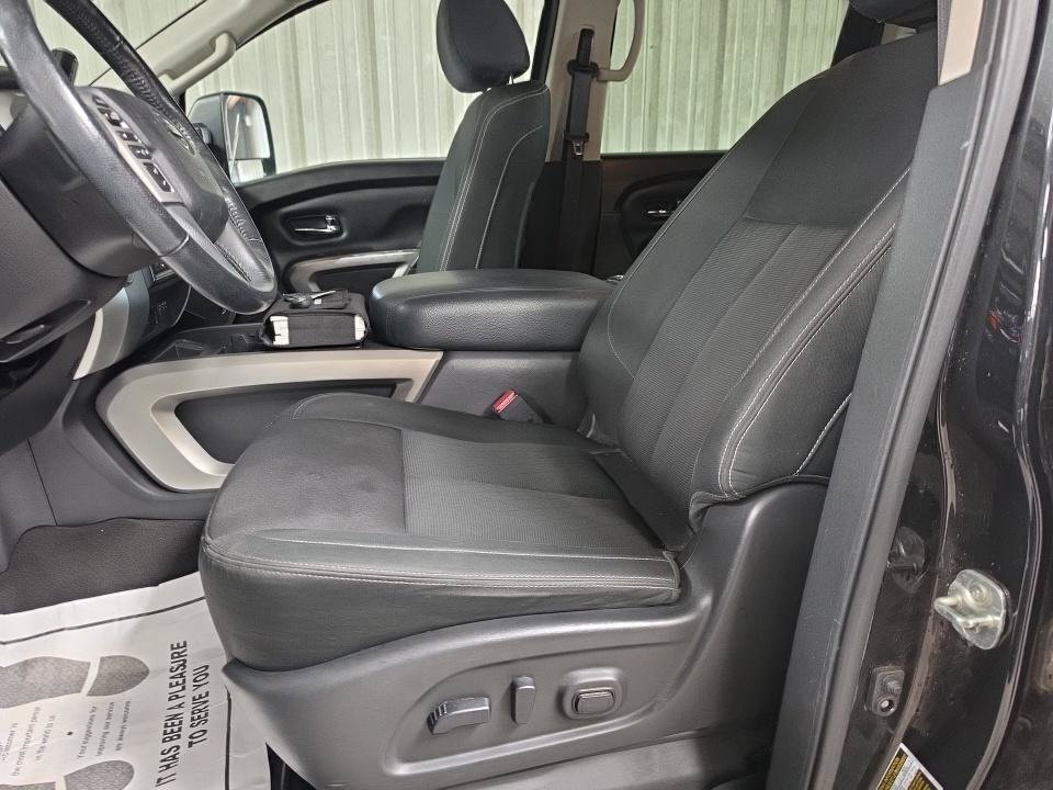 Used 2019 Nissan Titan SV w/ SV Convenience Package RWD image 5
