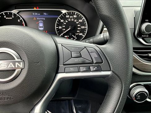 Used 2025 Nissan Altima 2.5 SV FWD image 14