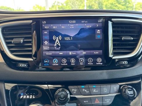 Used 2020 Chrysler Pacifica Touring-L w/ Advanced Safetytec Group AWD/4WD image 17