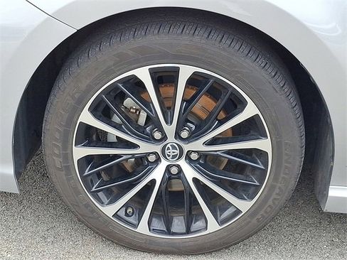 Used 2018 Toyota Camry SE w/ Moonroof Package image 30