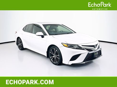 Used 2020 Toyota Camry SE image 1