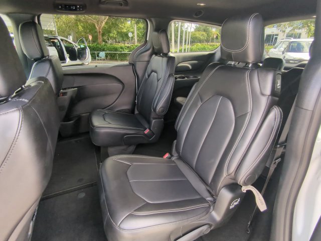 Certified 2026 Chrysler Pacifica Select FWD image 17