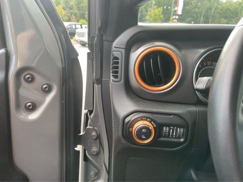 Used 2021 Jeep Gladiator Sport AWD/4WD image 14