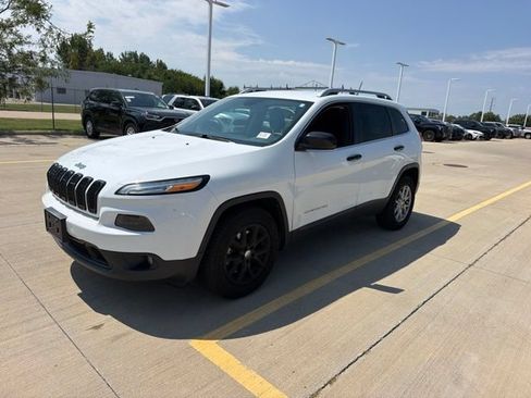 Used 2014 Jeep Cherokee Latitude FWD image 3